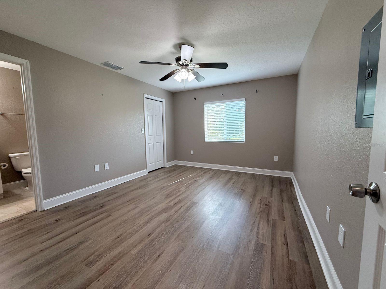 1139 Sycamore St Property Photo 6