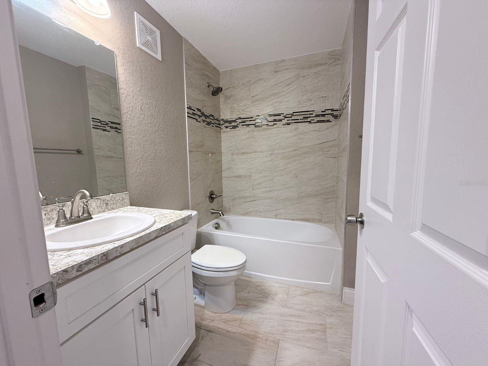 1139 Sycamore St Property Photo 7