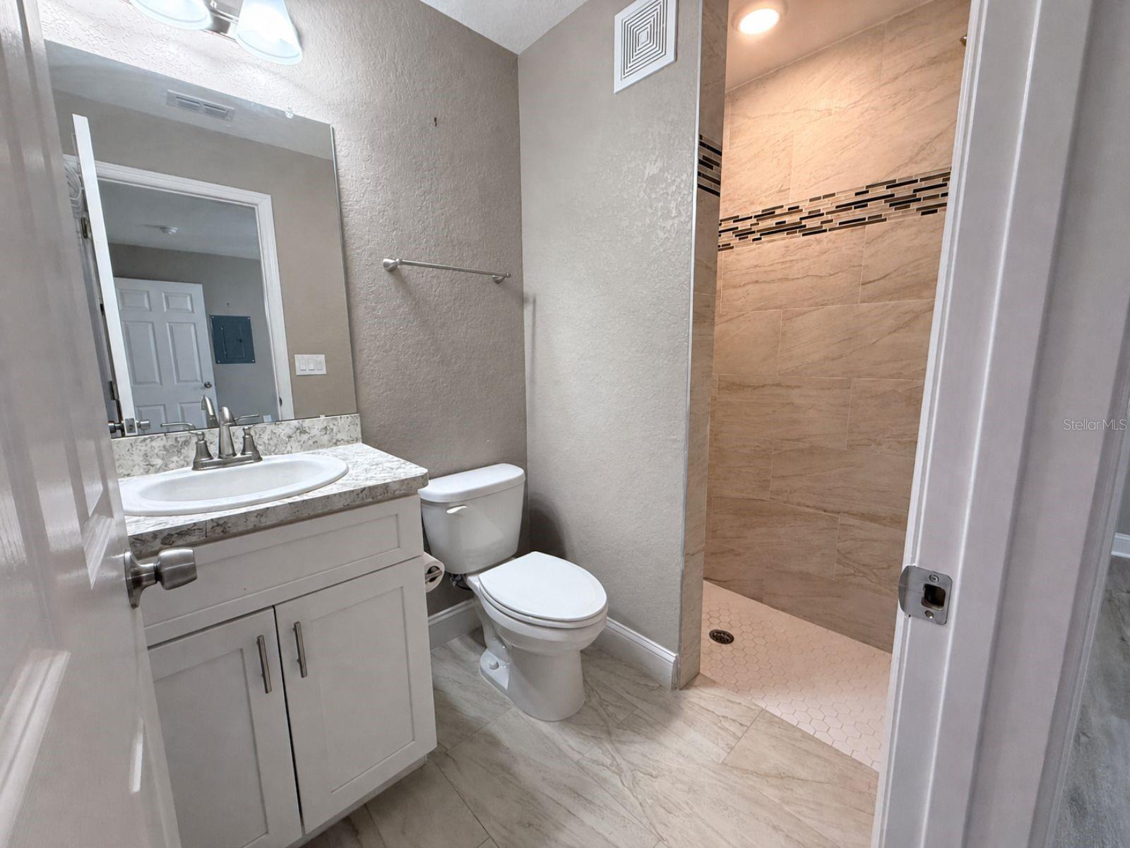 1139 Sycamore St Property Photo 8
