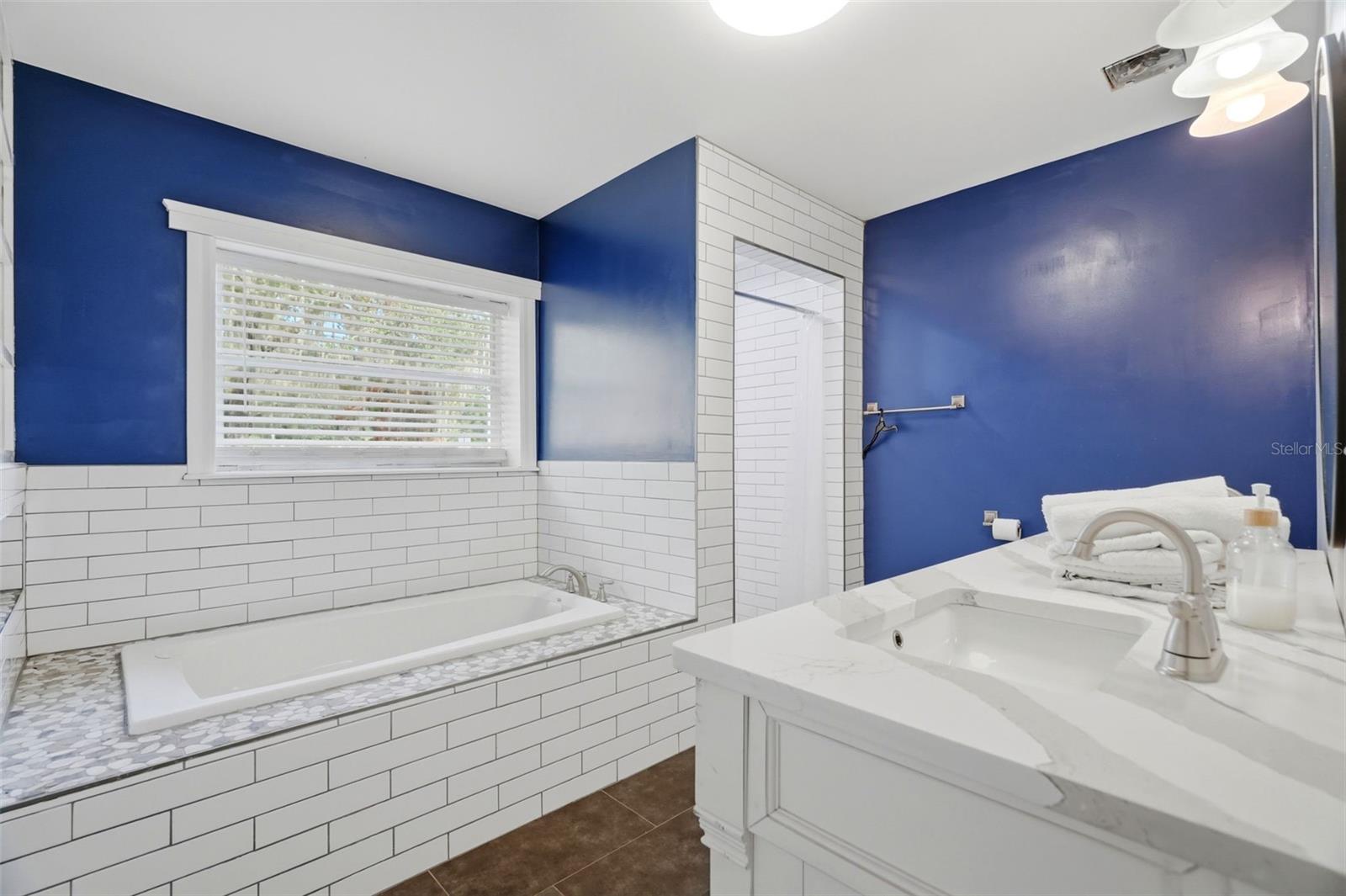 1410 E Edgewood Dr Property Photo 8