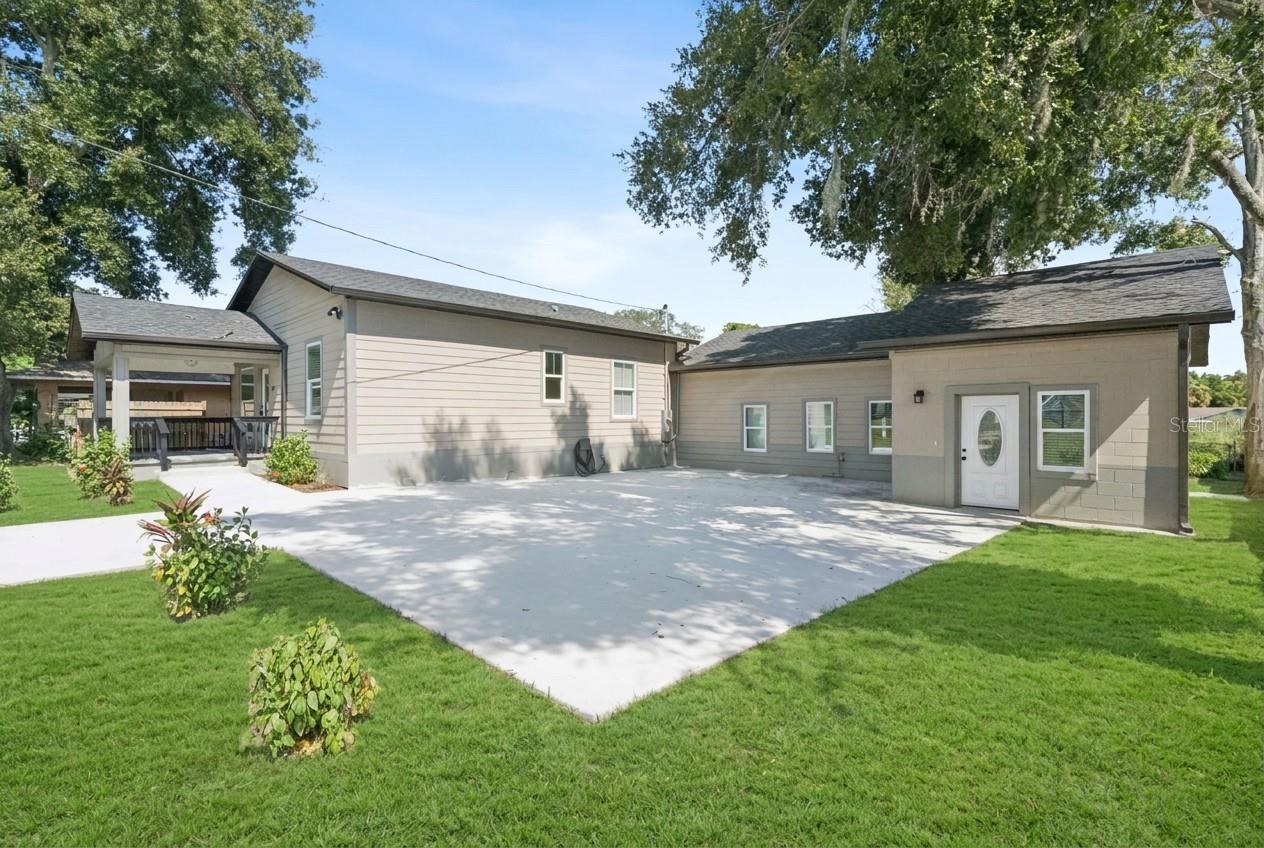 207 Avenue E Se Property Photo 2