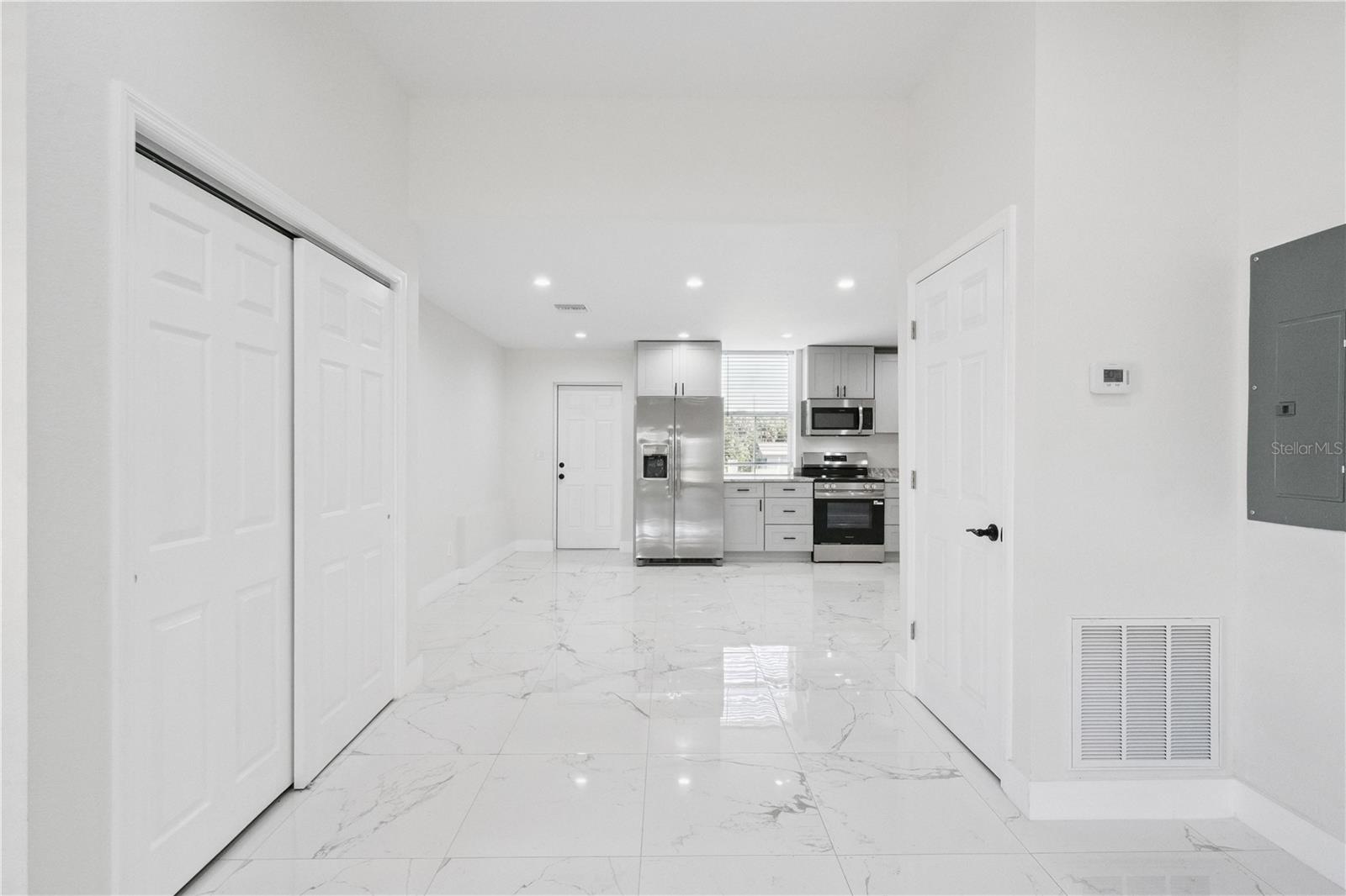 207 Avenue E Se Property Photo 6