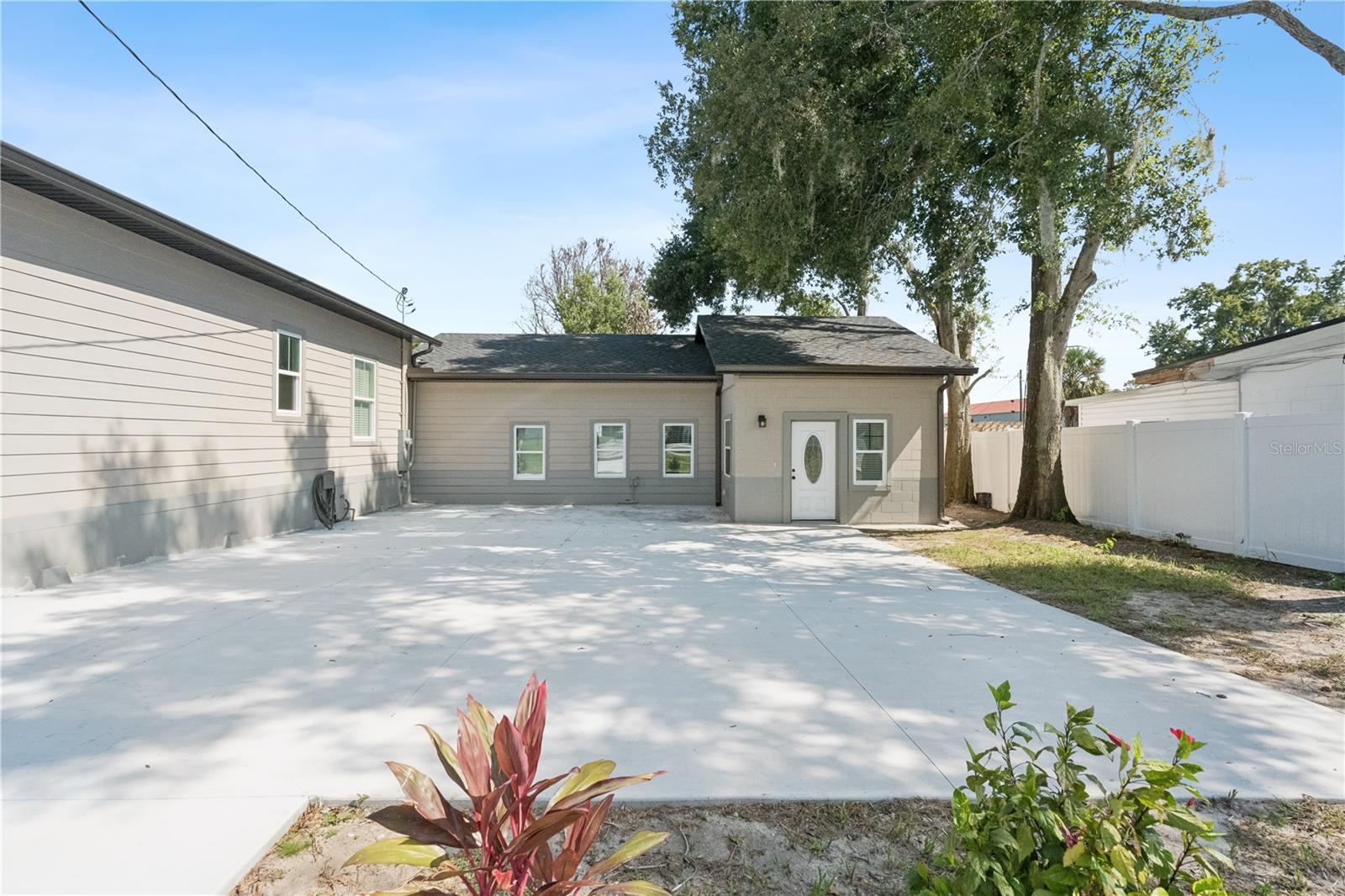 207 Avenue E Se Property Photo 16