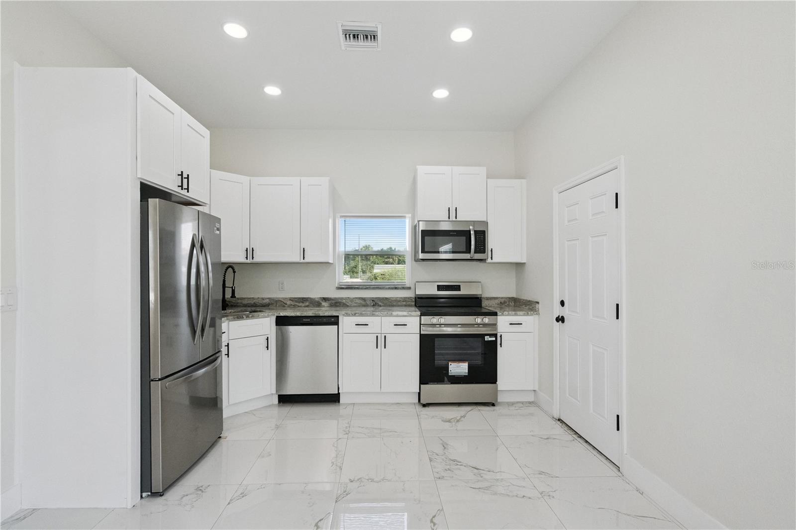 207 Avenue E Se Property Photo 19
