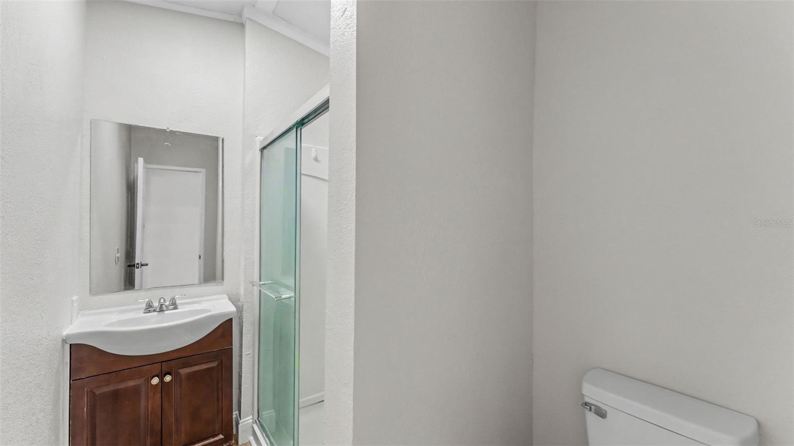 1222 Rowell St Property Photo 7