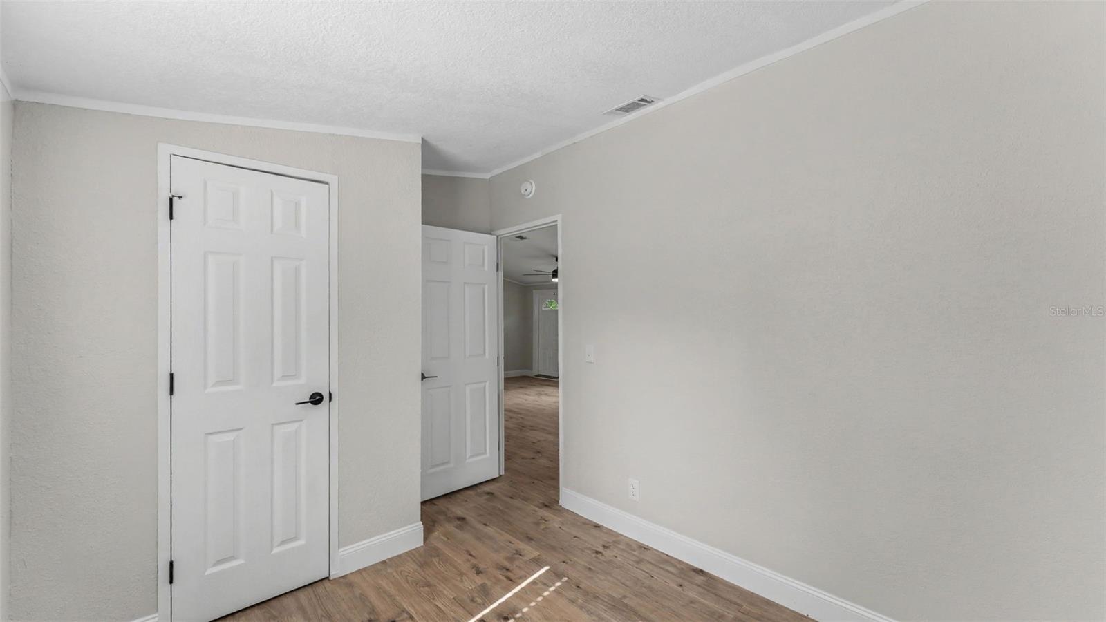 1222 Rowell St Property Photo 8
