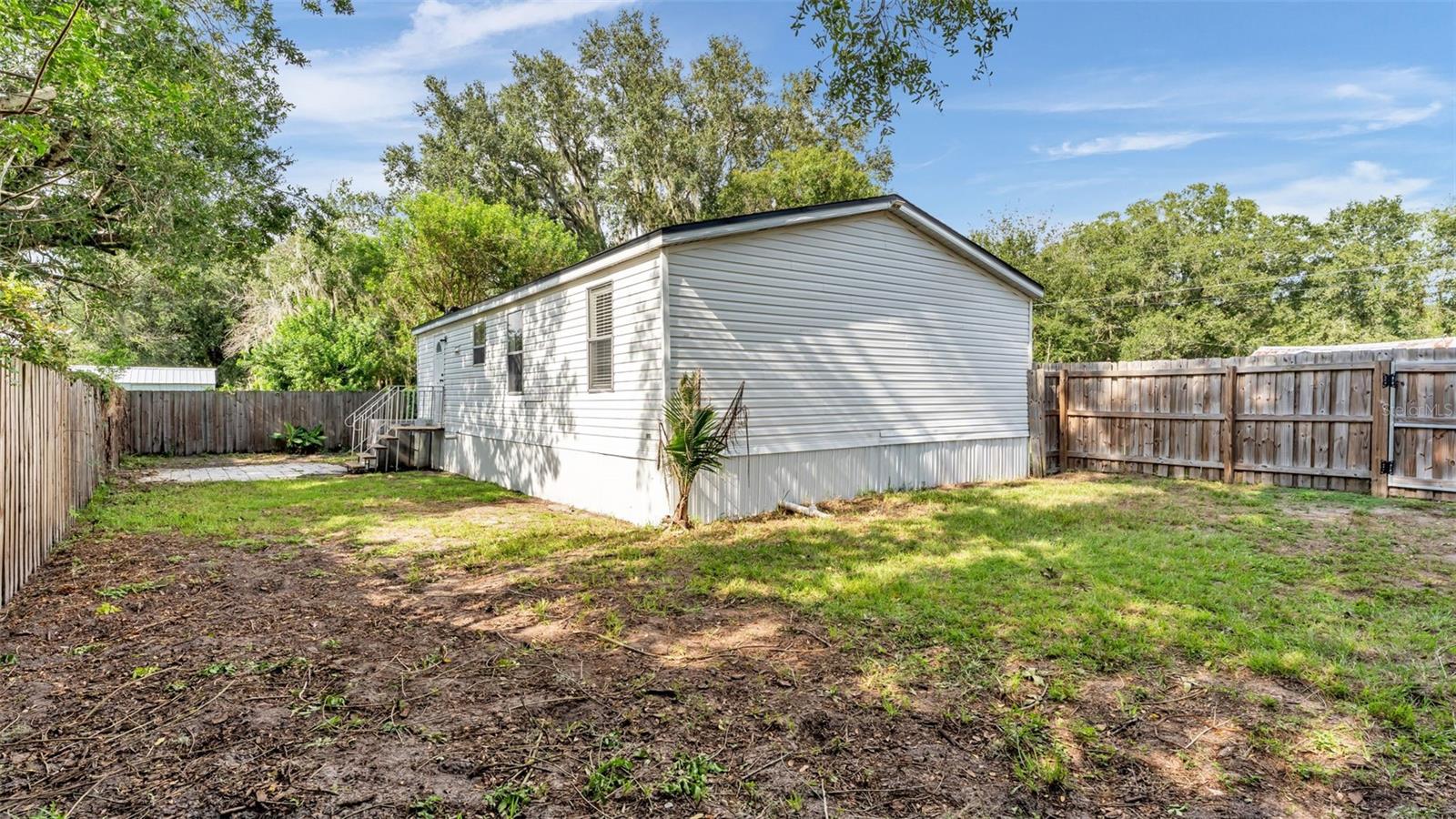 1222 Rowell St Property Photo 13