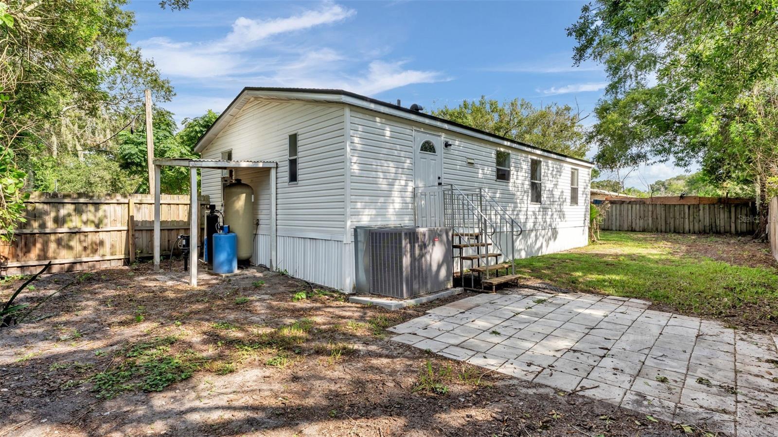1222 Rowell St Property Photo 14