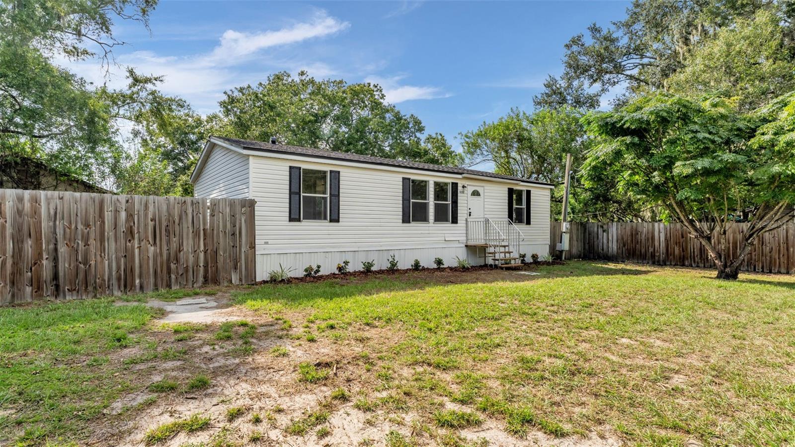1222 Rowell St Property Photo 15