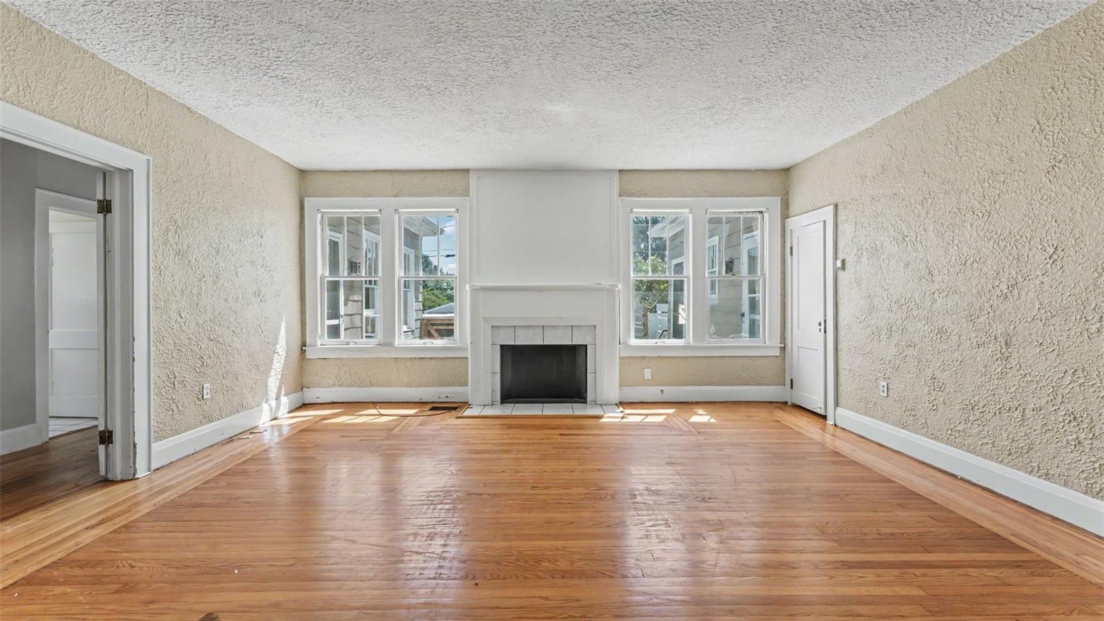 2406 Fairmount Ave Property Photo 2
