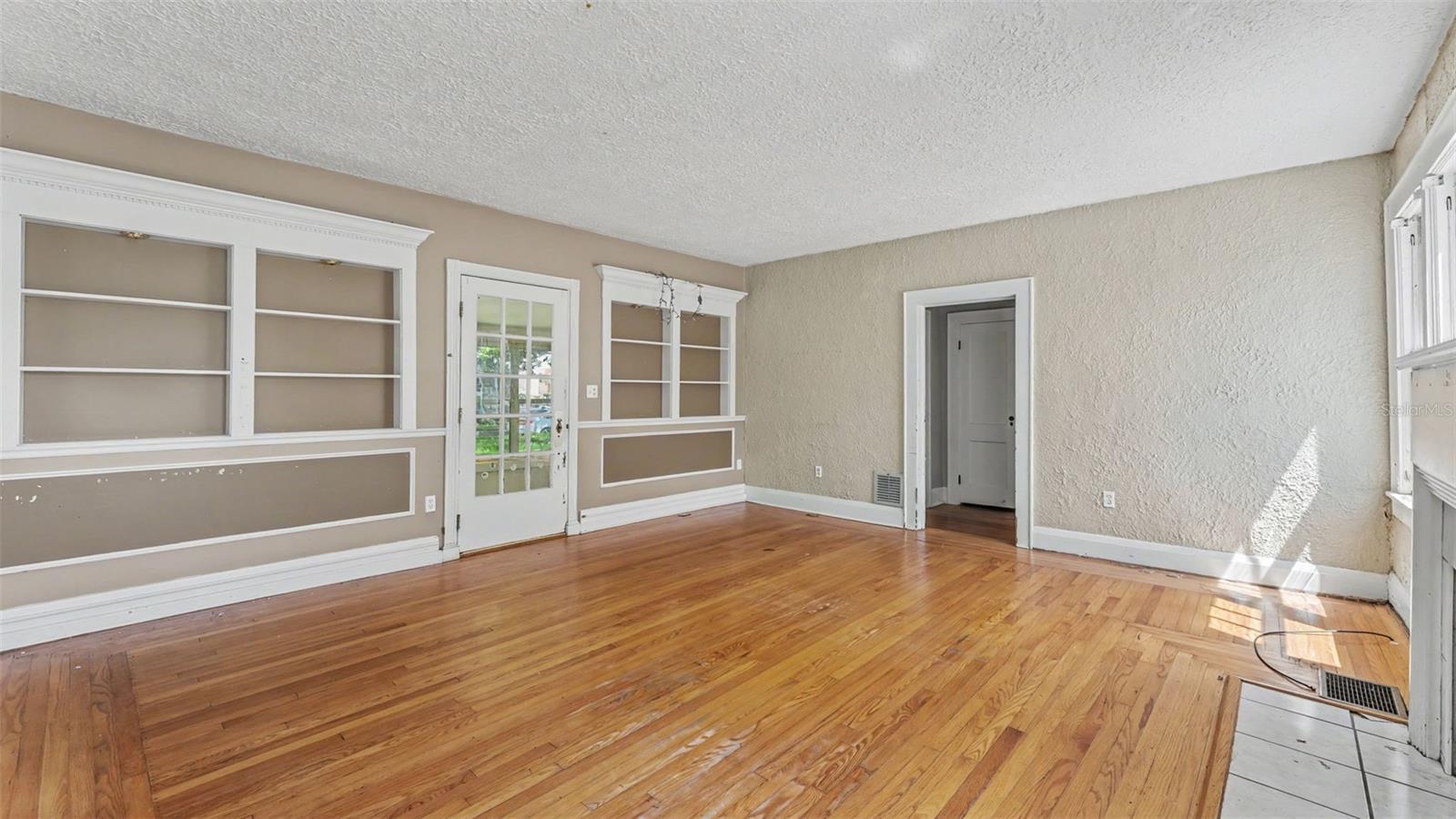 2406 Fairmount Ave Property Photo 4