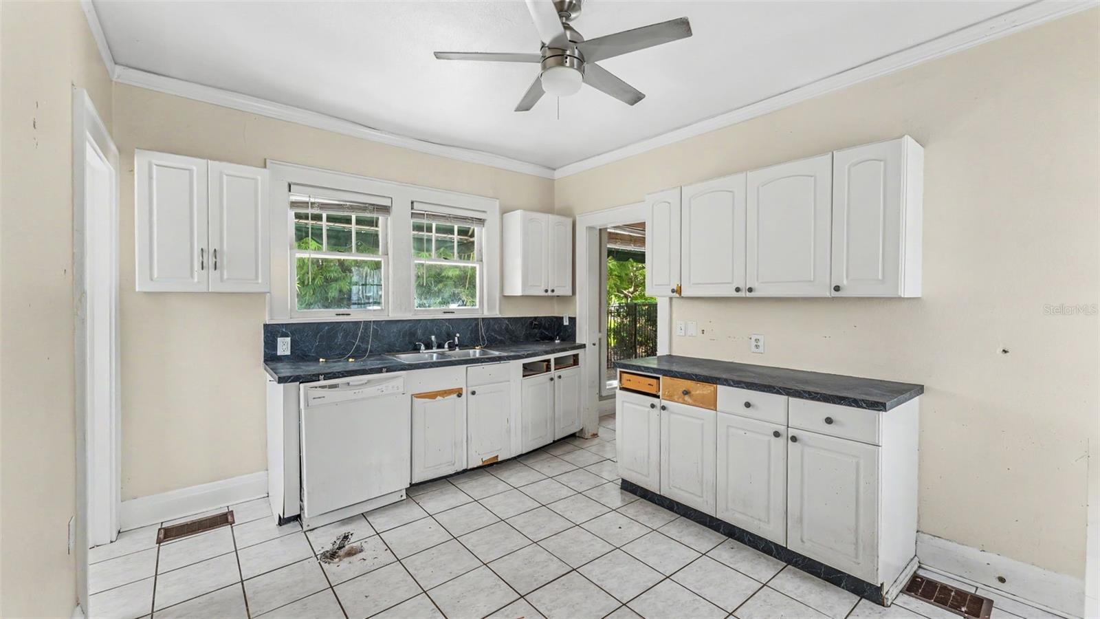 2406 Fairmount Ave Property Photo 10