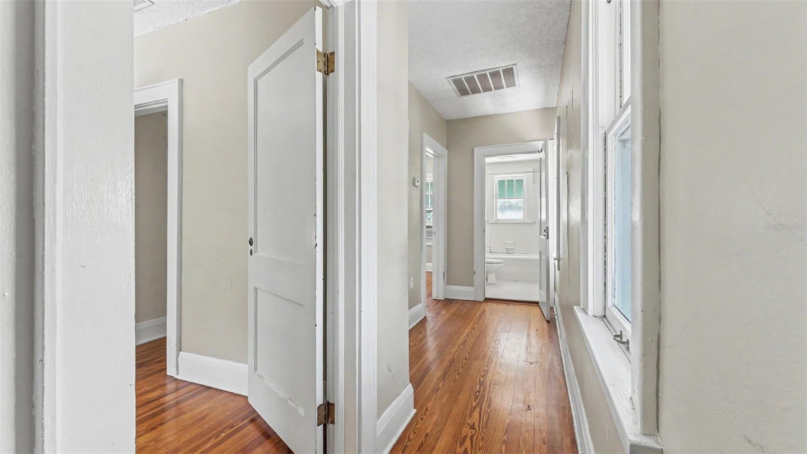 2406 Fairmount Ave Property Photo 18