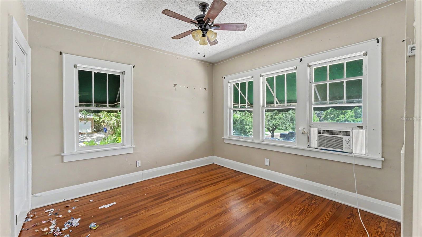 2406 Fairmount Ave Property Photo 23