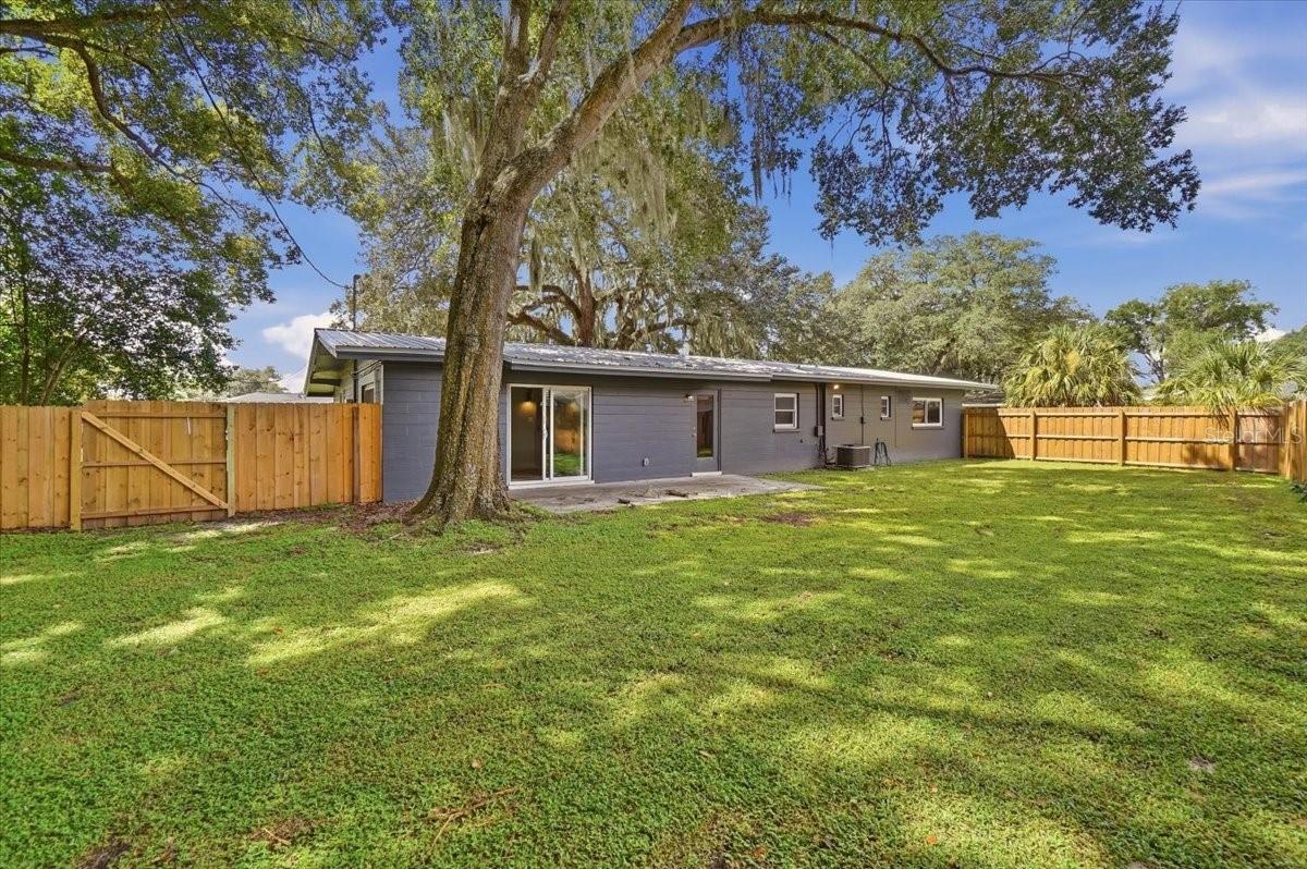 1402 Phyllis St Property Photo 29