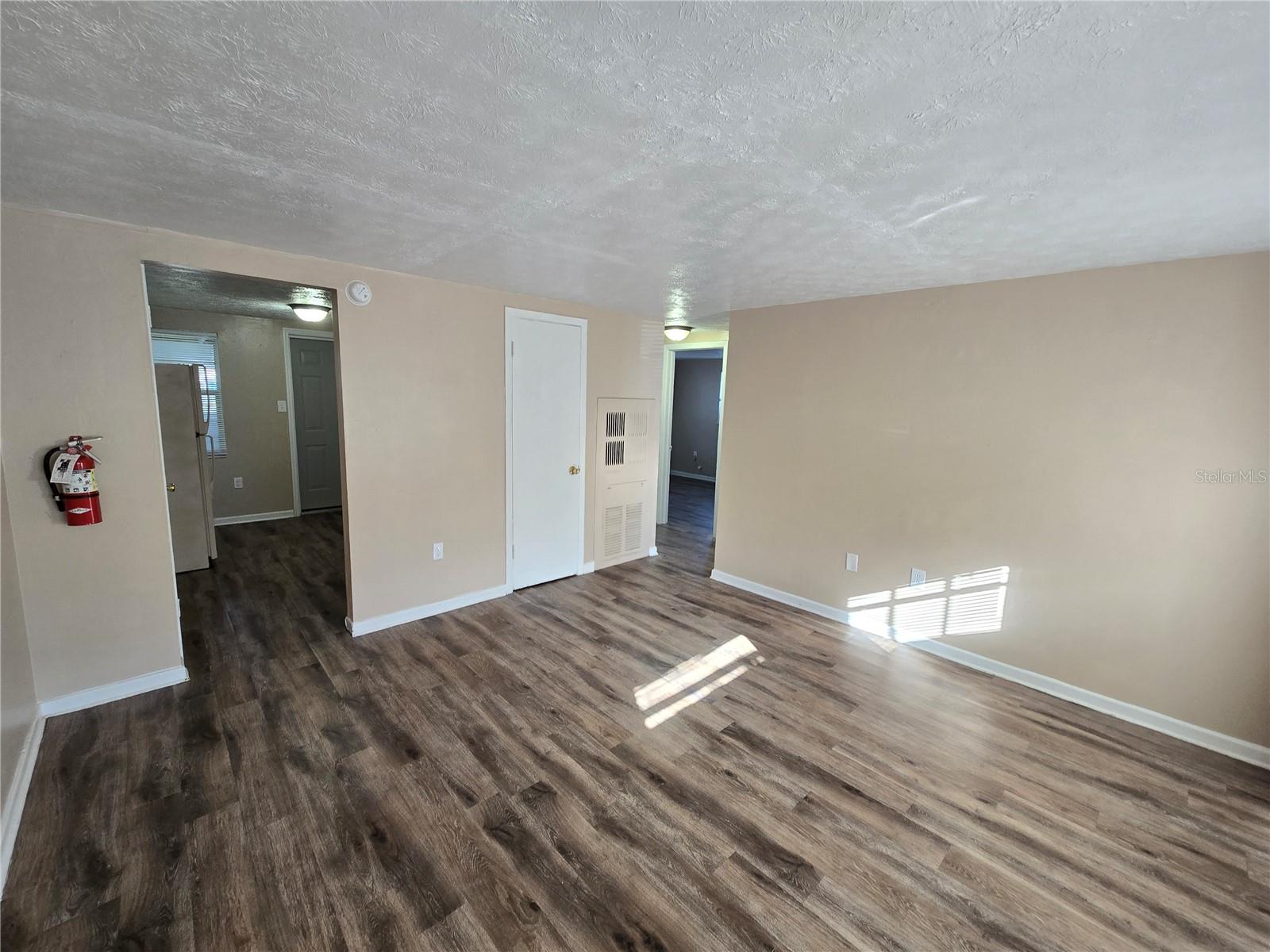 L4964324 Property Photo 2