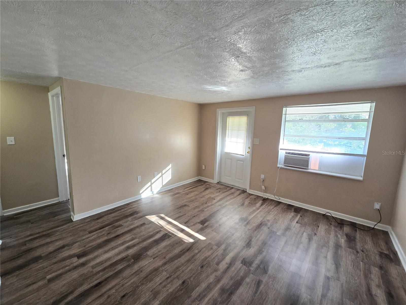 L4964324 Property Photo 5