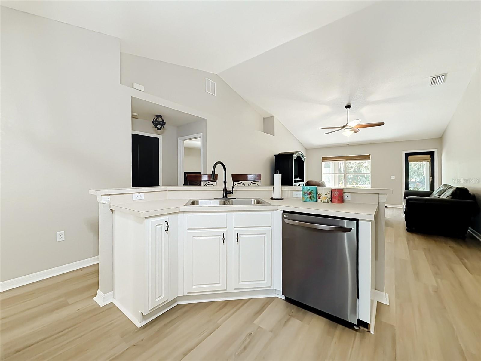 6843 Ashbury Dr Property Photo 22