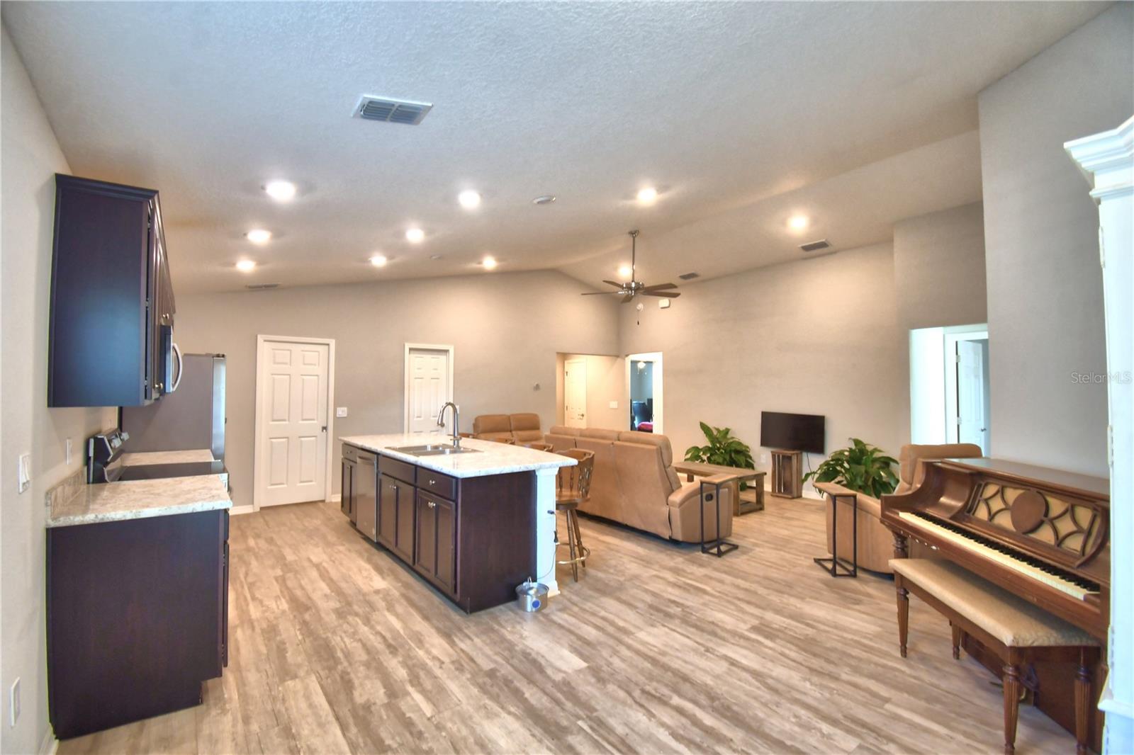 1390 Mezzavalle Way Property Photo 17