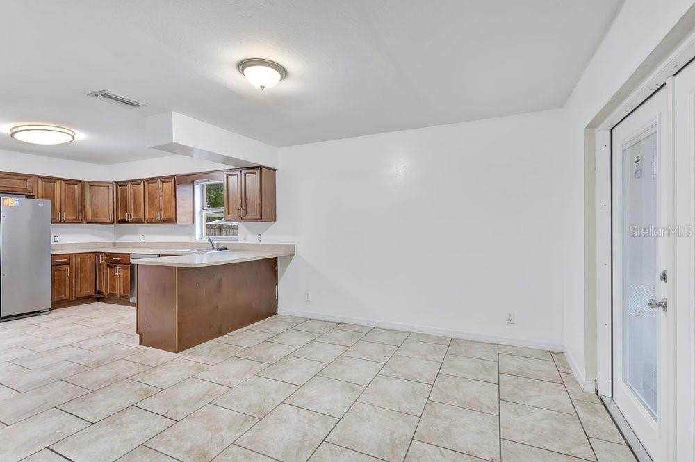 506 Clayton Cir Property Photo 5