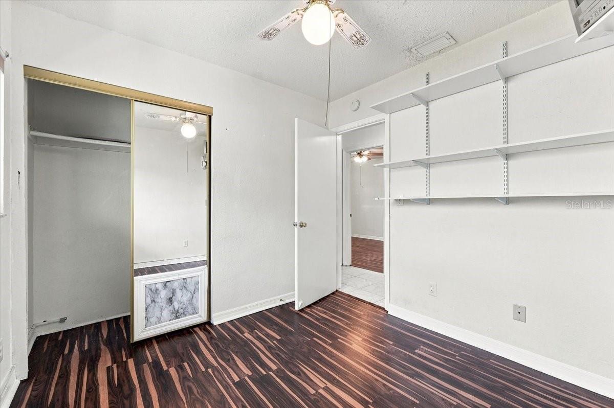 122 W Collins St Property Photo 18
