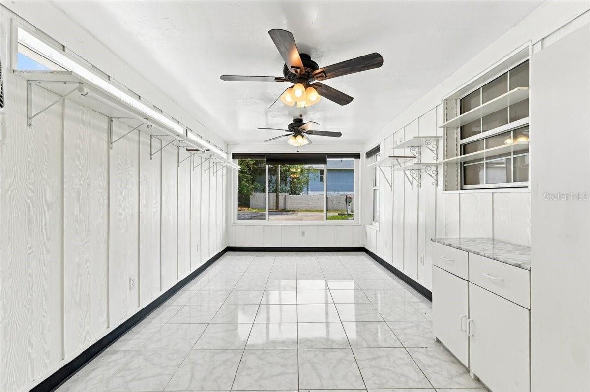 122 W Collins St Property Photo 19