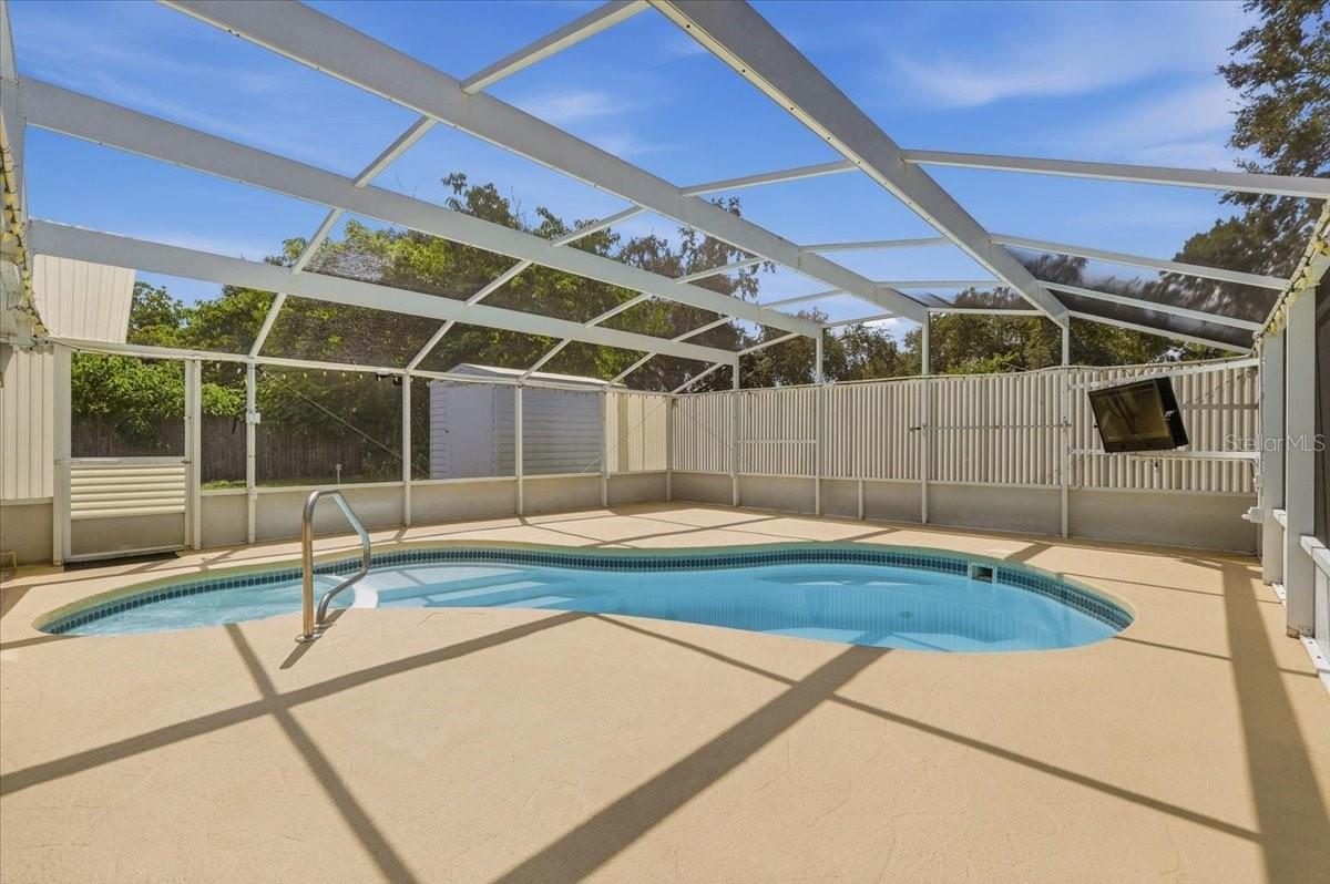 122 W Collins St Property Photo 25