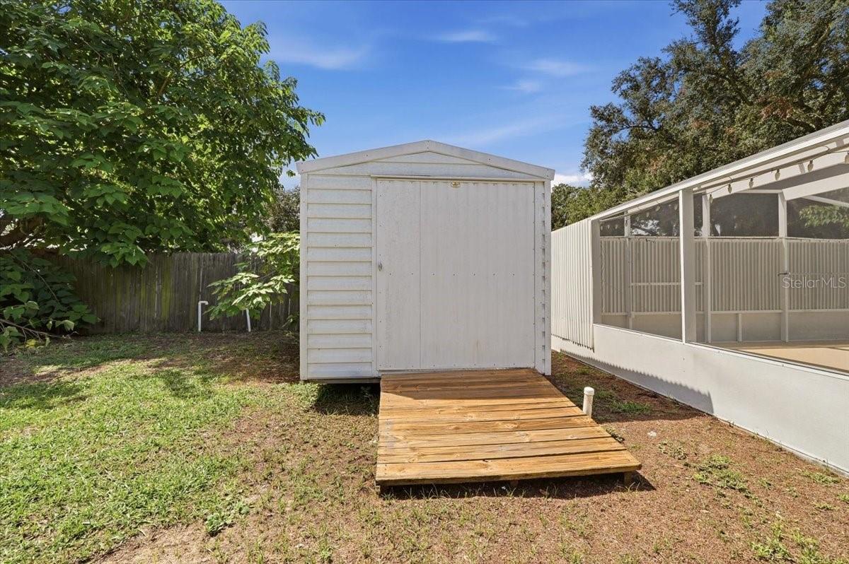 122 W Collins St Property Photo 27