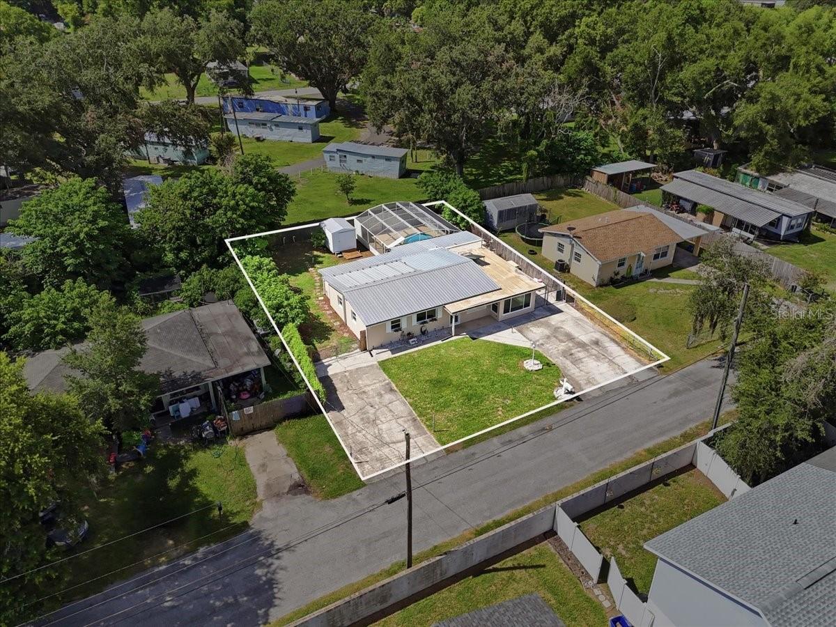 122 W Collins St Property Photo 32