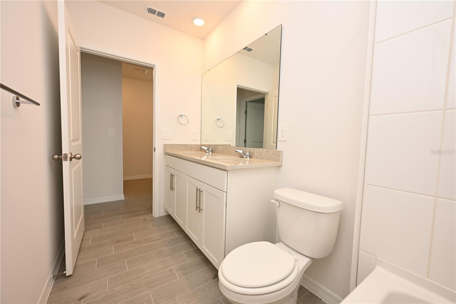 2106 Rosewood Dr Property Photo 32