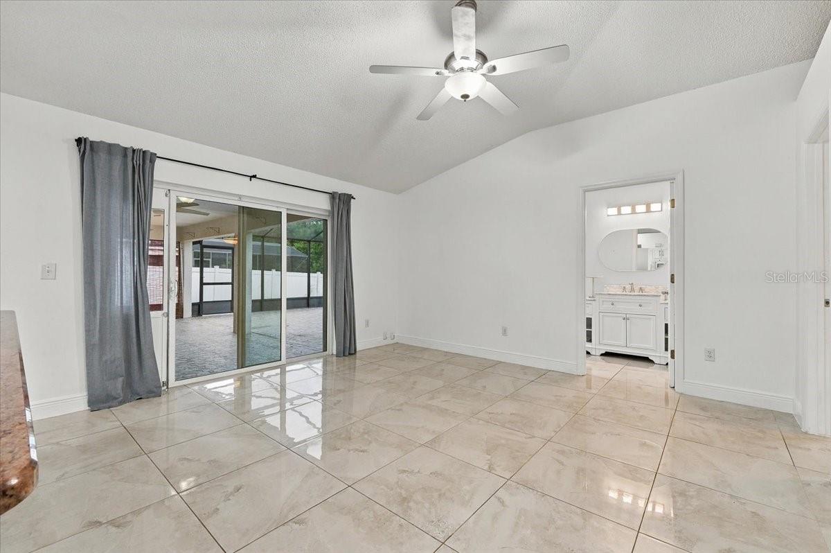 5156 Heatherstone Ct Property Photo 6