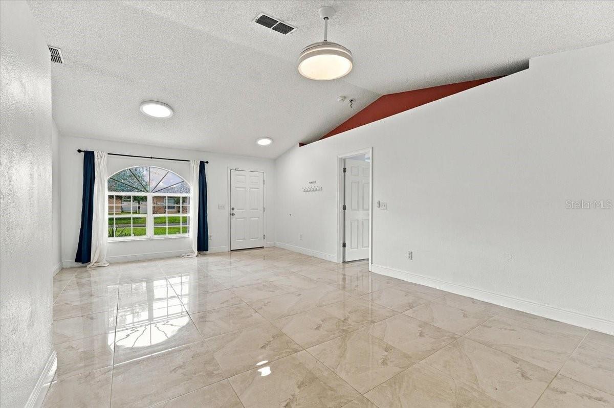 5156 Heatherstone Ct Property Photo 8