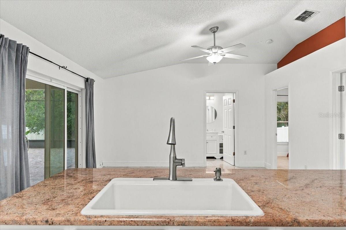 5156 Heatherstone Ct Property Photo 10