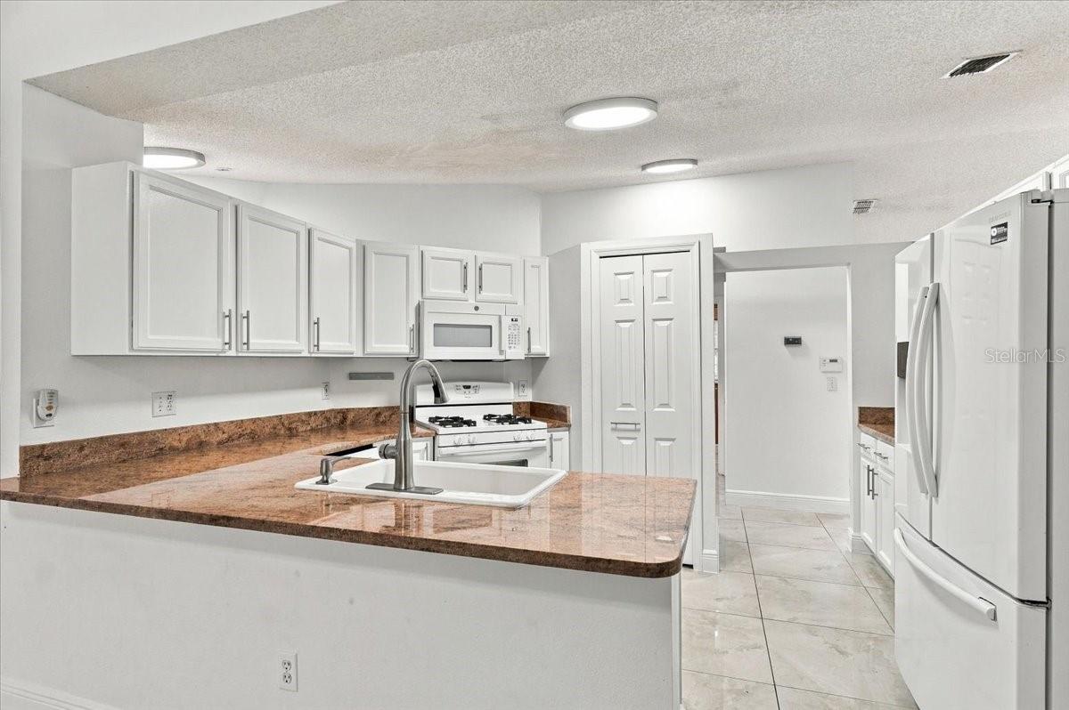 5156 Heatherstone Ct Property Photo 12