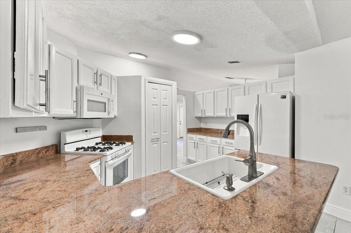 5156 Heatherstone Ct Property Photo 13