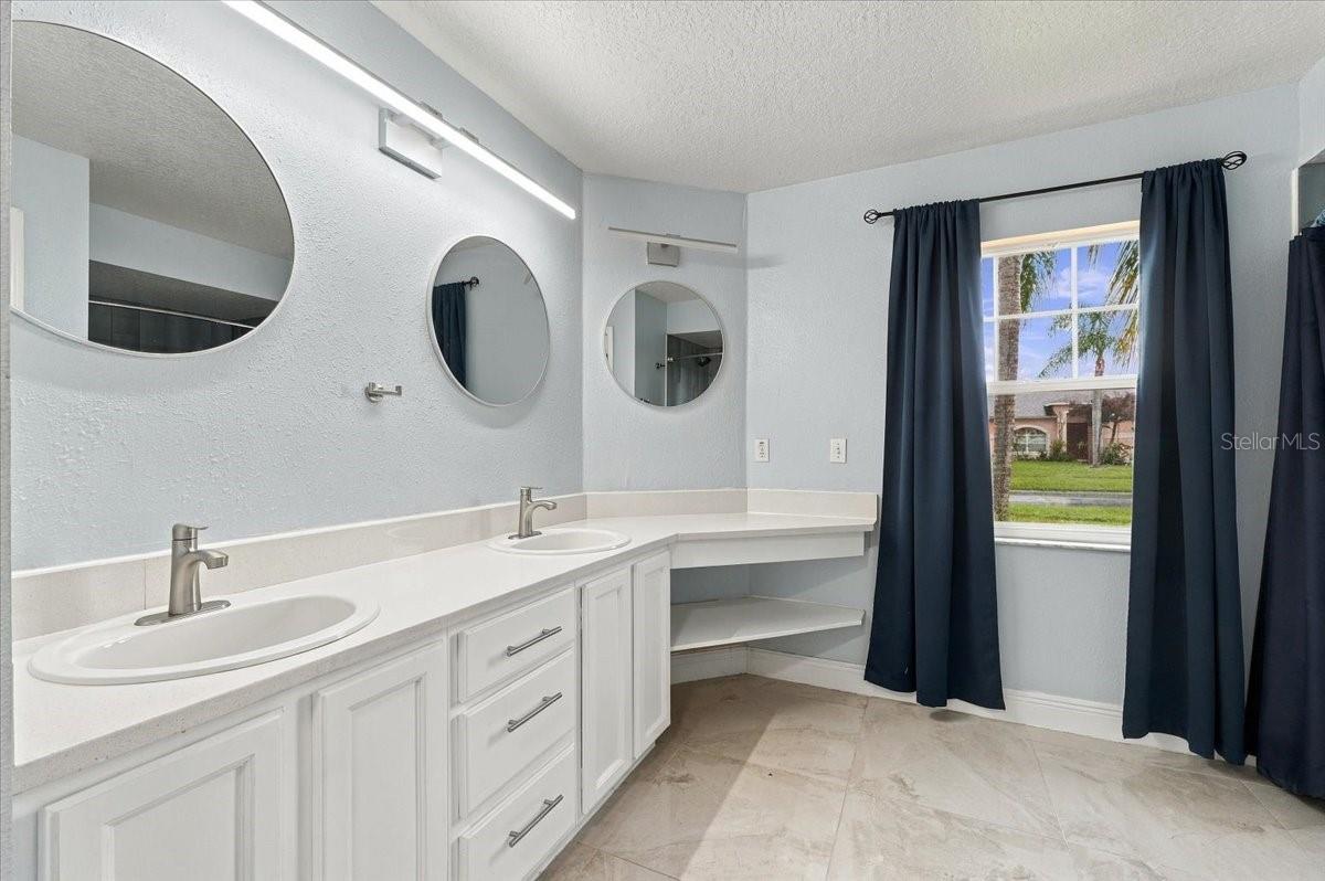 5156 Heatherstone Ct Property Photo 18
