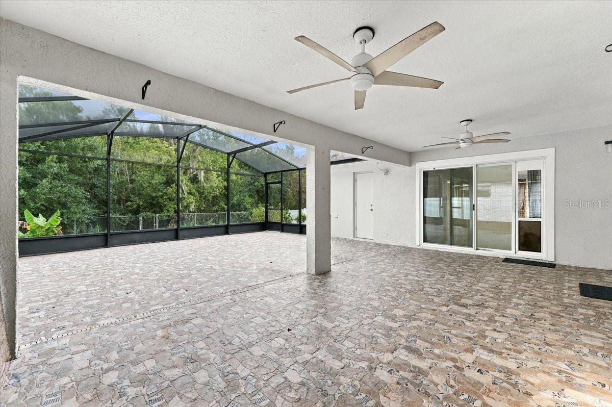 5156 Heatherstone Ct Property Photo 32