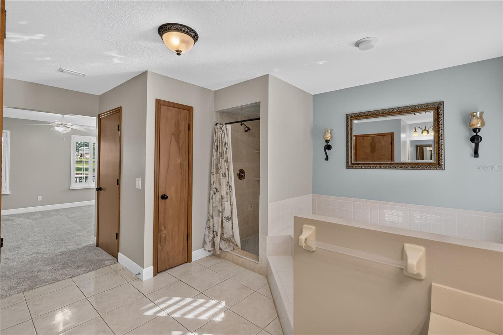 2628 Longwood Dr Property Photo 33