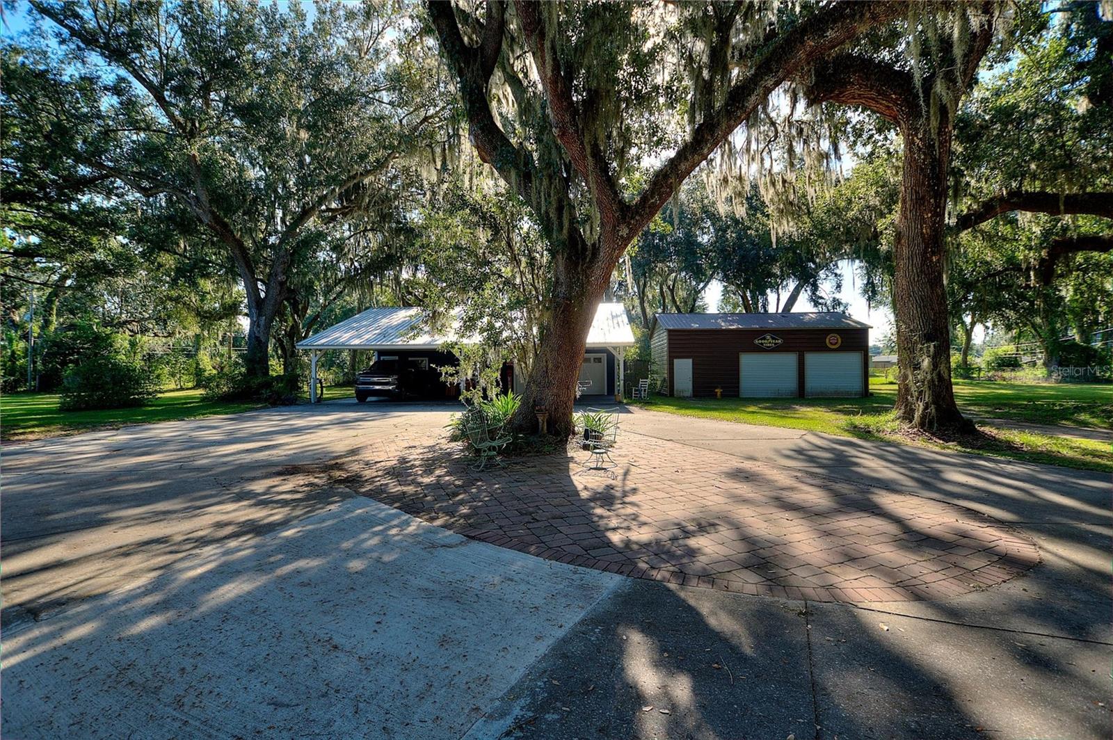 4251 Glenview Property Photo 9