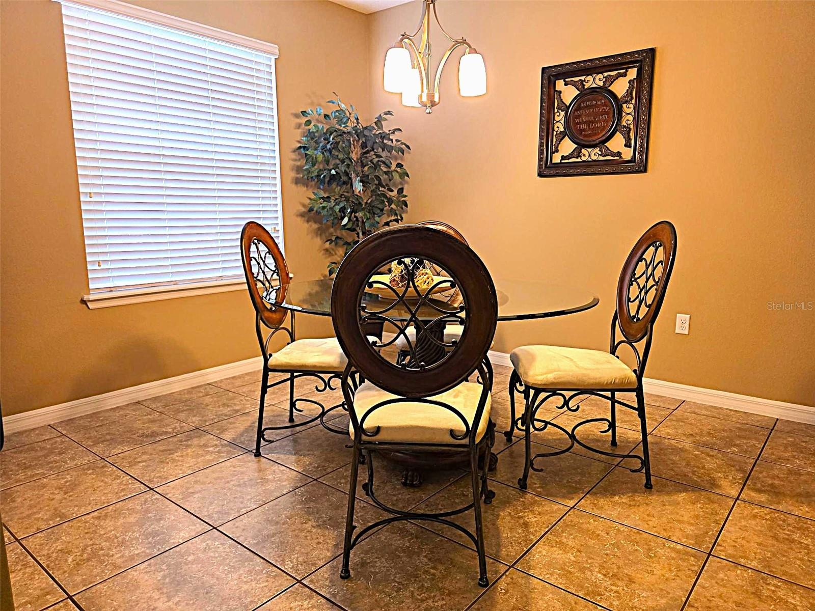6787 Glenbrook Dr Property Photo 4