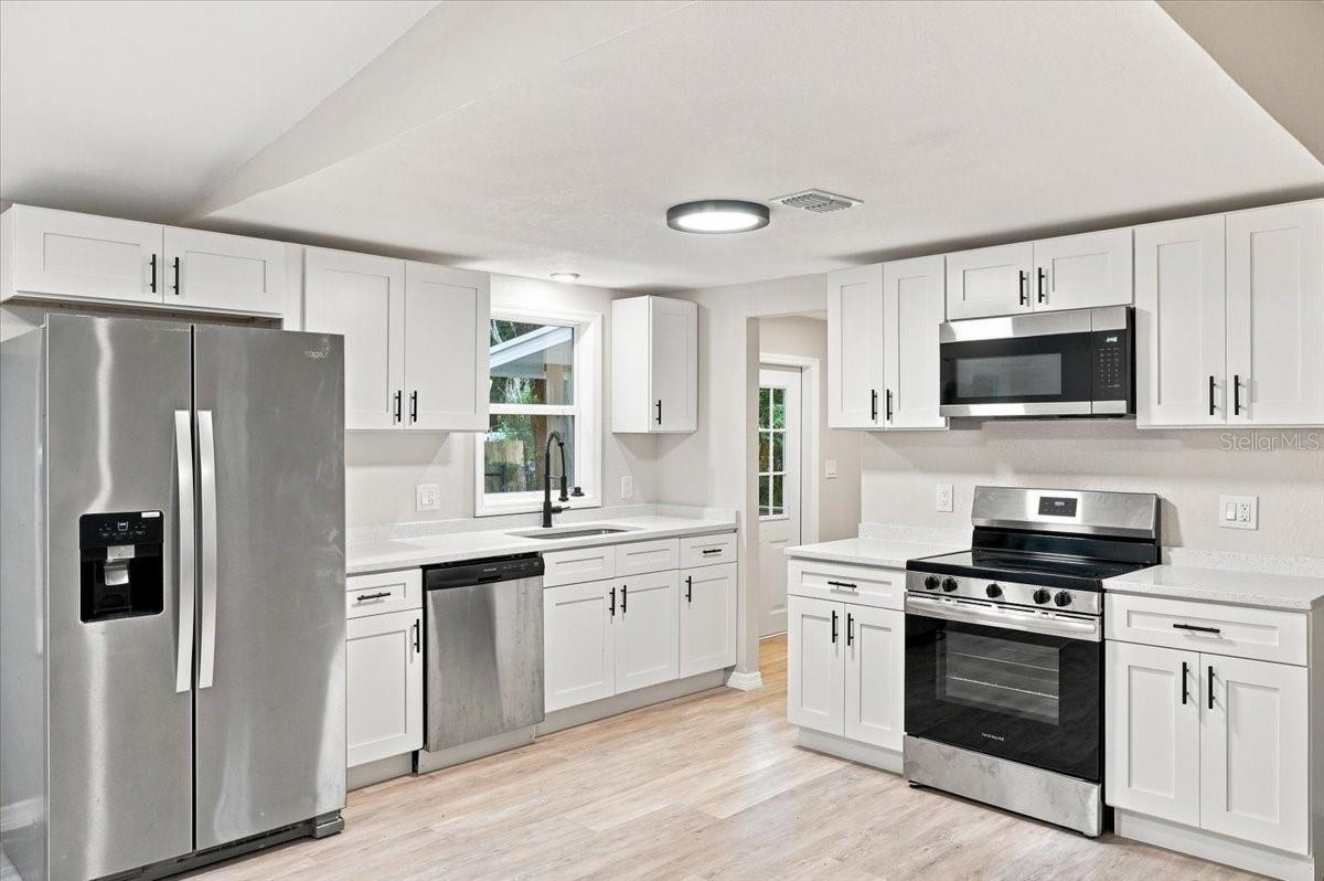 3206 Oakland Rd N Property Photo 9
