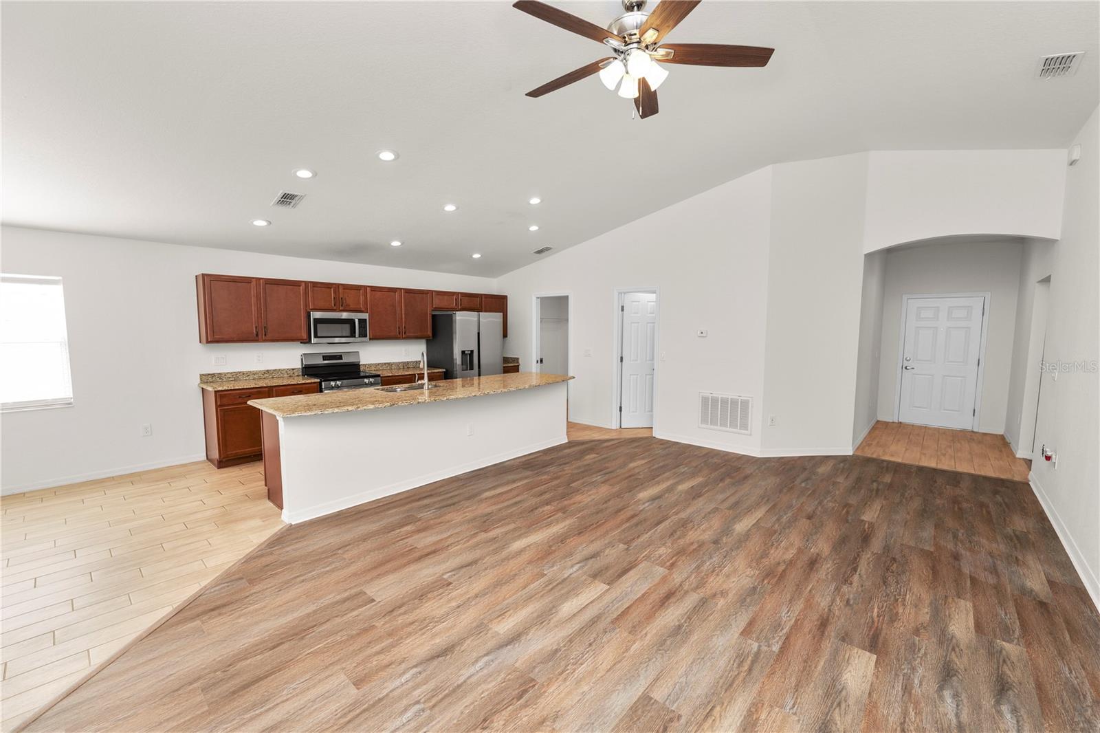 2009 Danes Ct Property Photo 4