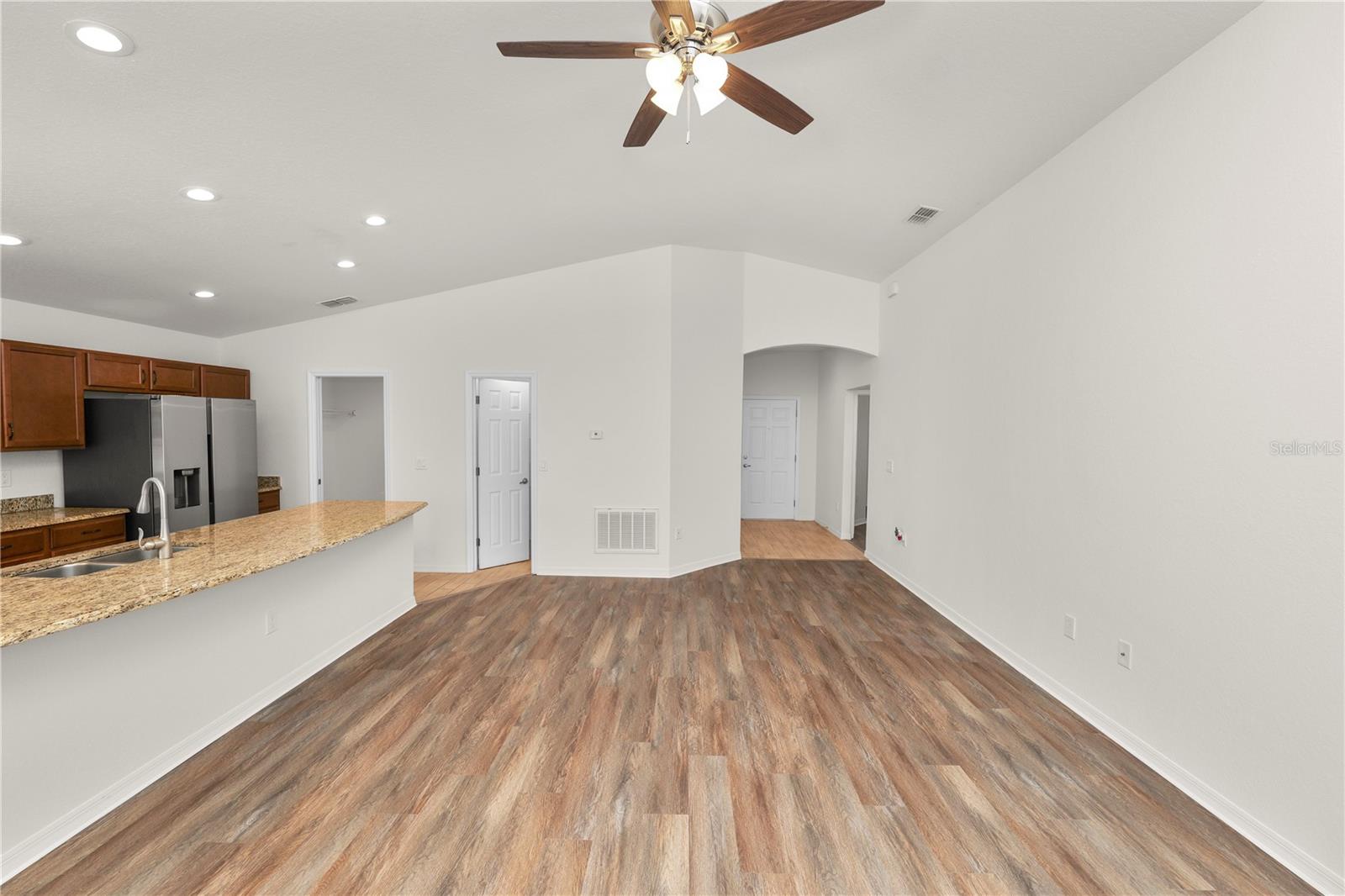 2009 Danes Ct Property Photo 5