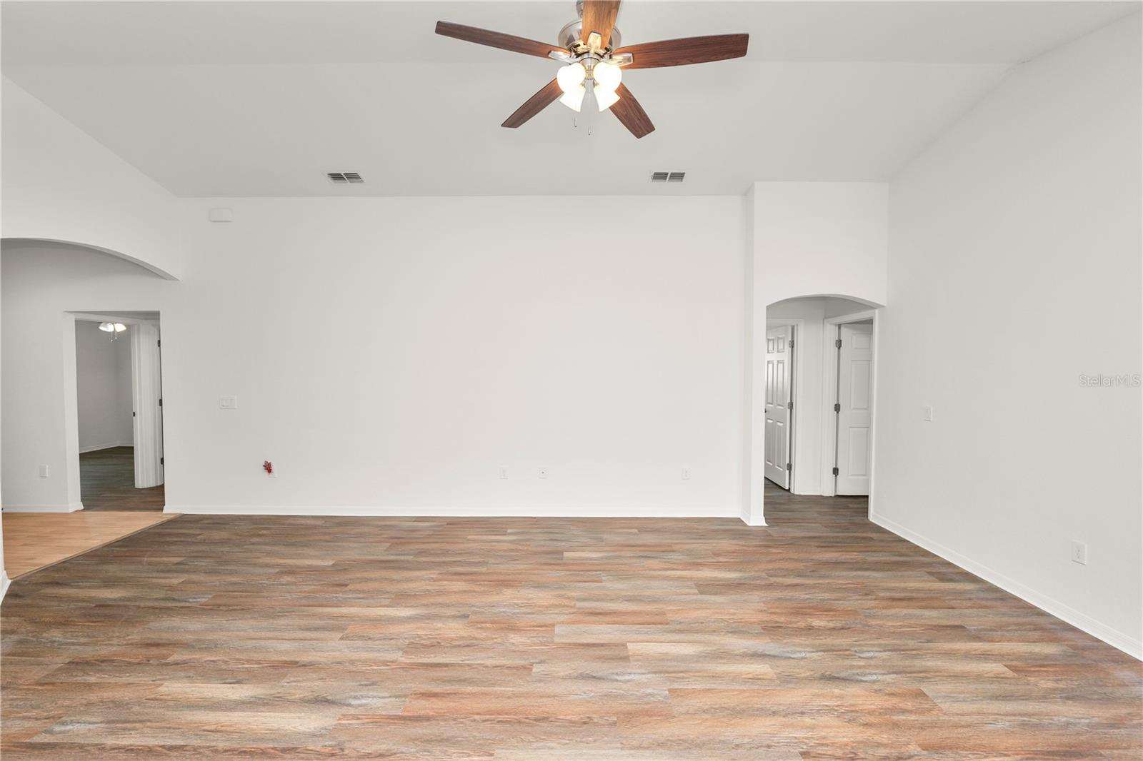 2009 Danes Ct Property Photo 8