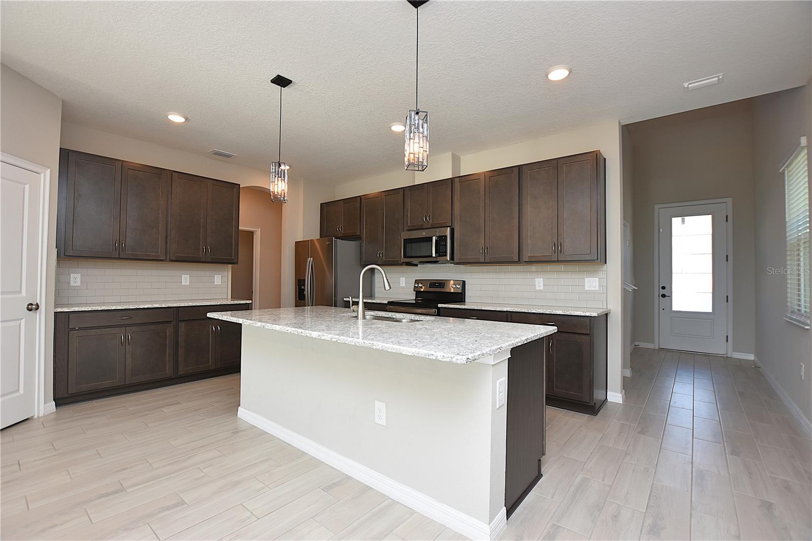 6728 Great Bear Dr Property Photo 4