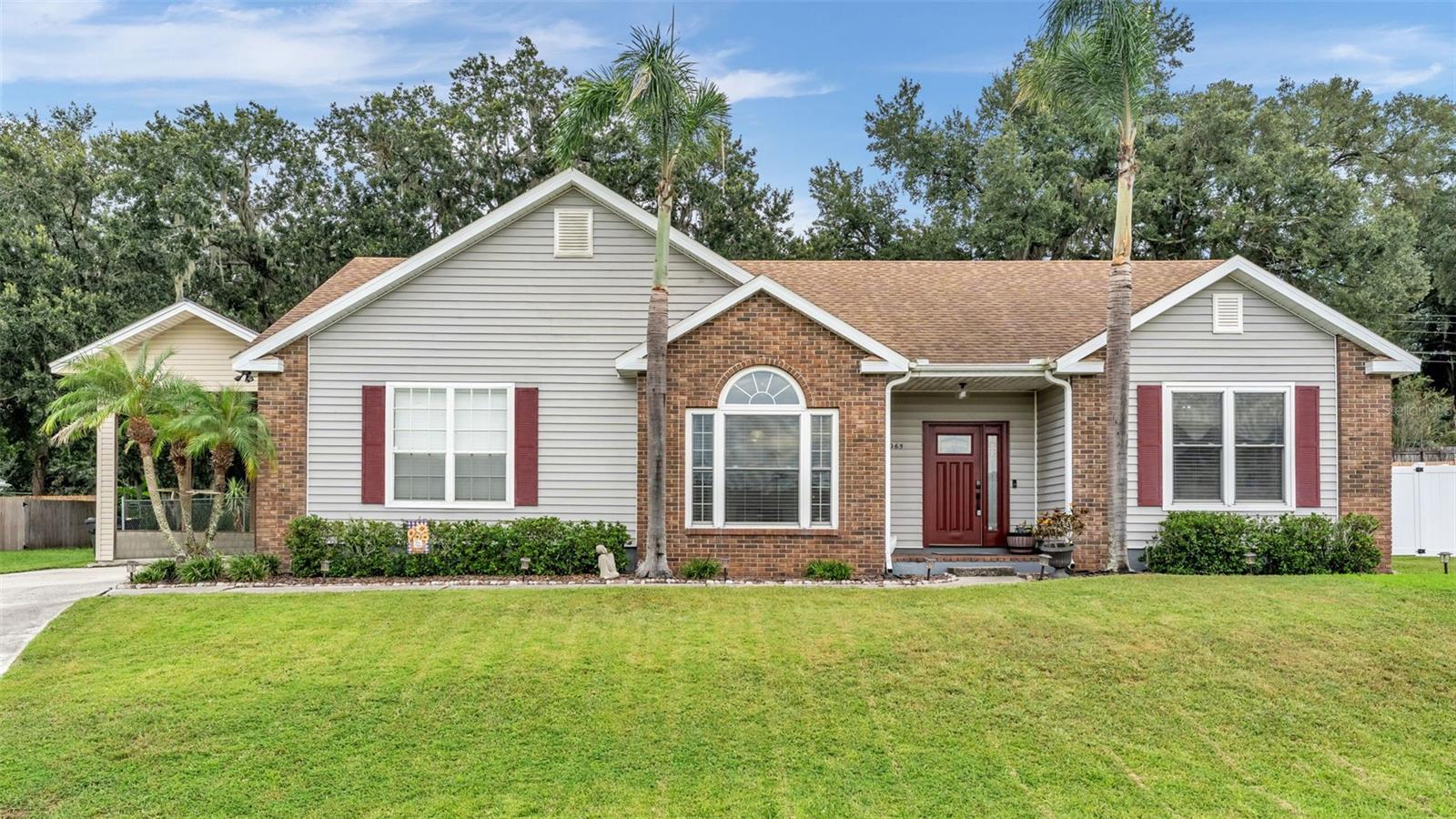 1065 HIDDEN DR