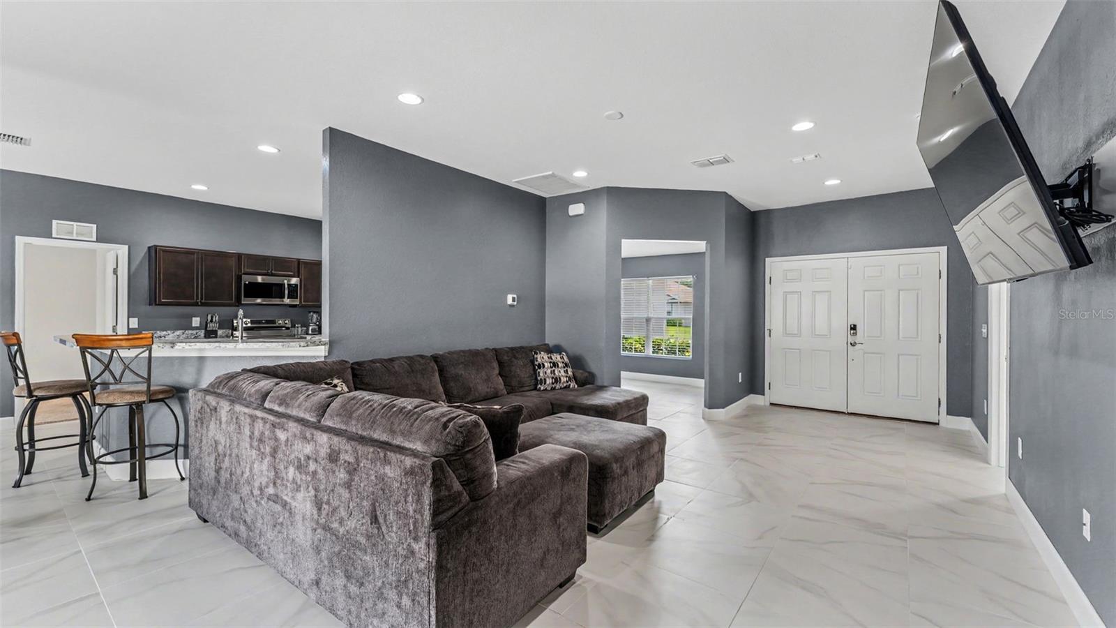 2048 Winding River Cv Property Photo 6