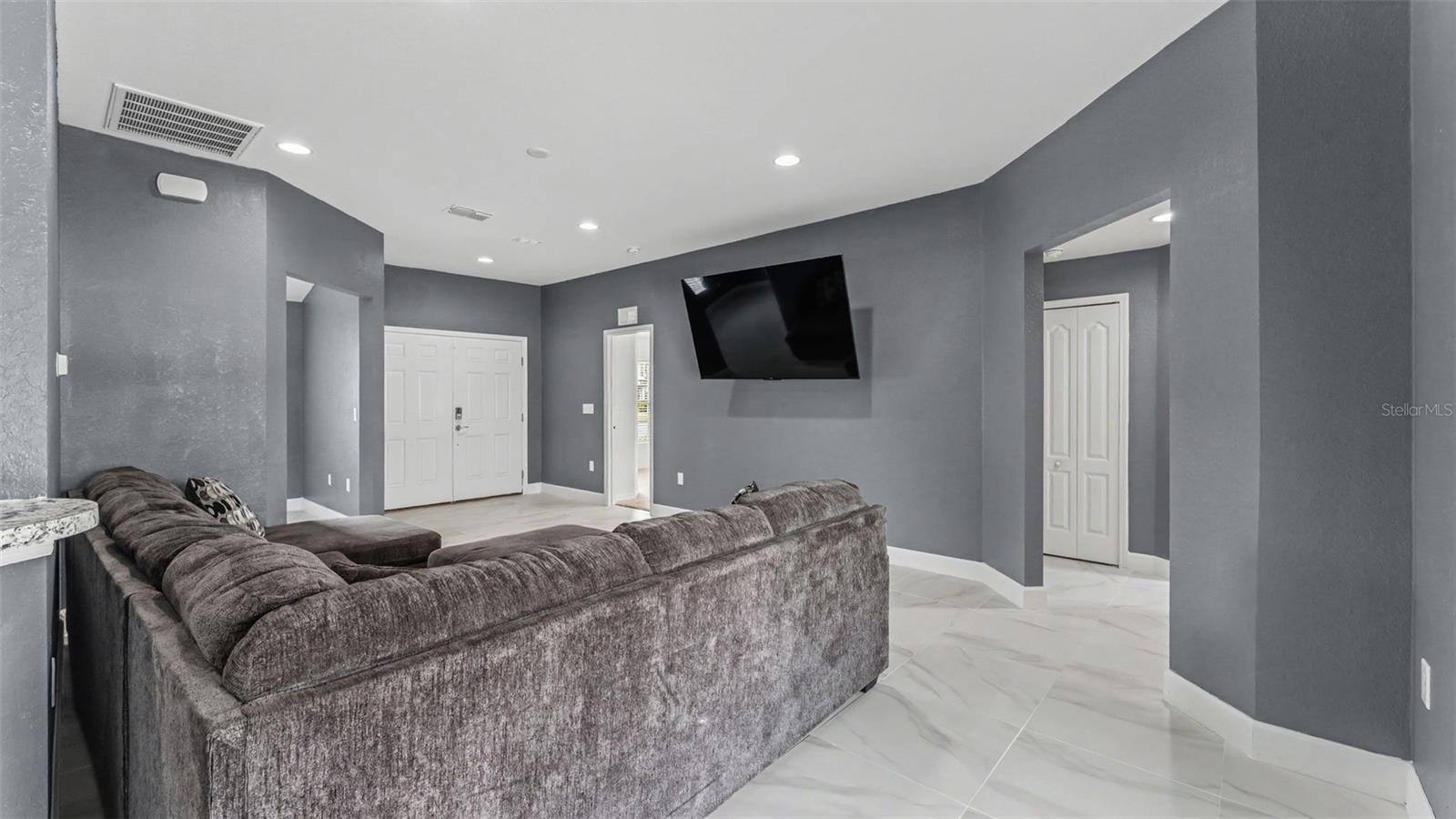 2048 Winding River Cv Property Photo 7