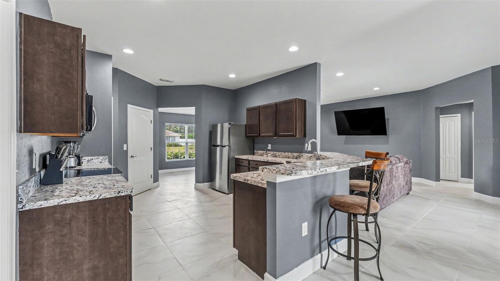 2048 Winding River Cv Property Photo 8
