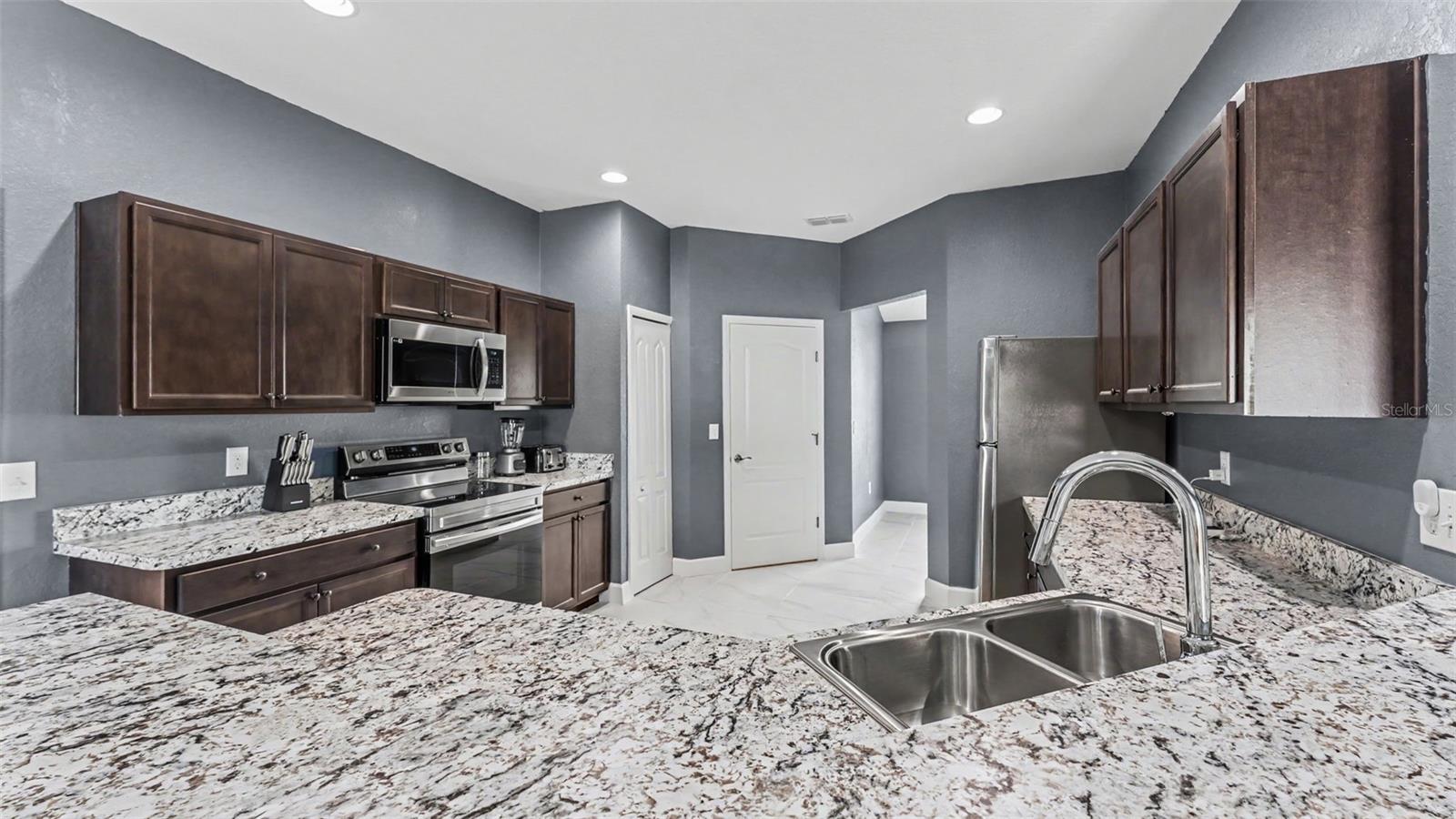 2048 Winding River Cv Property Photo 9